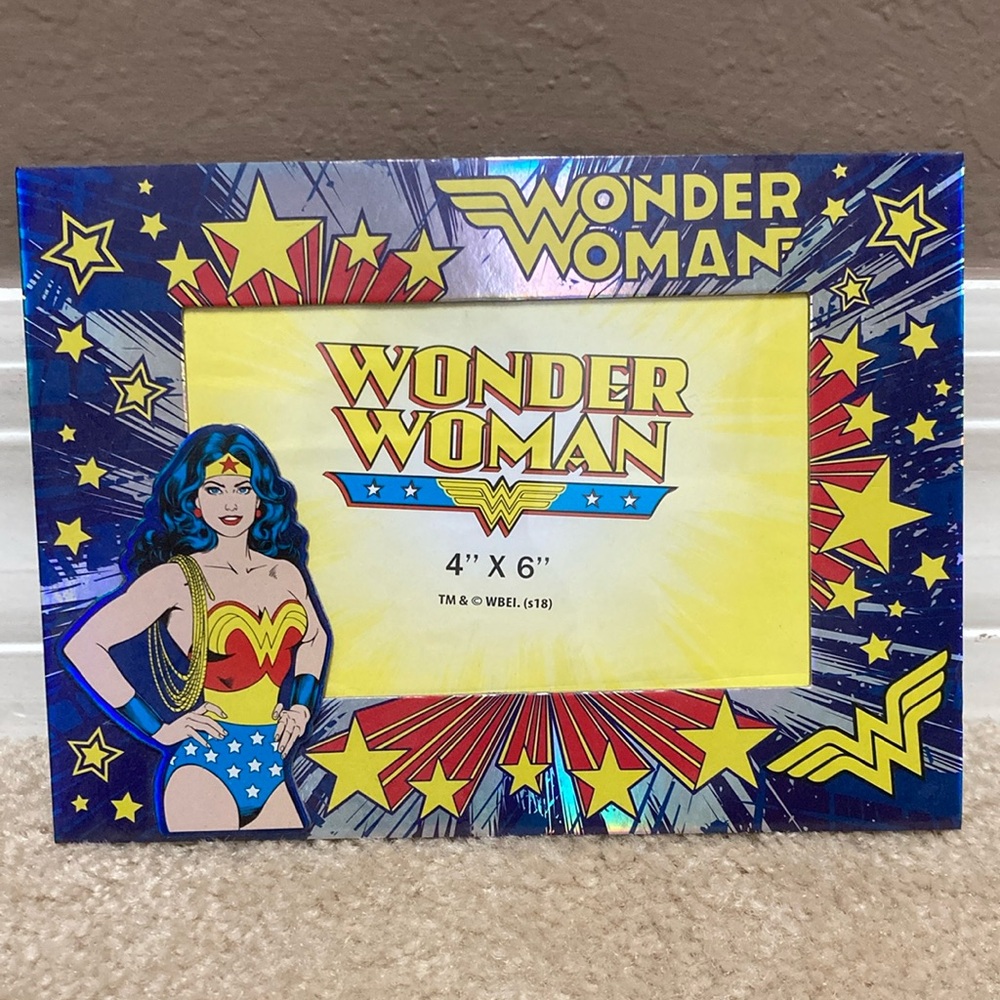 Wonder Woman 4x6 Picture Frame with Magnet on back